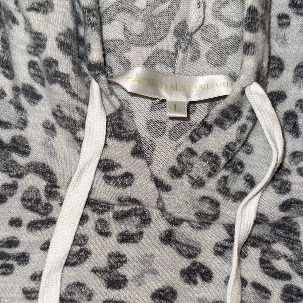 Leopard Print Women's Lounge Set - Picture 4 of 8